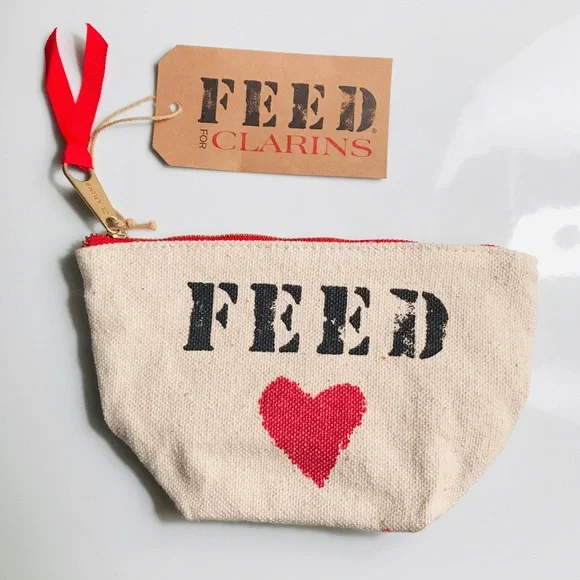 NEW FEED Travel Bag with Heart - Picture 2 of 6